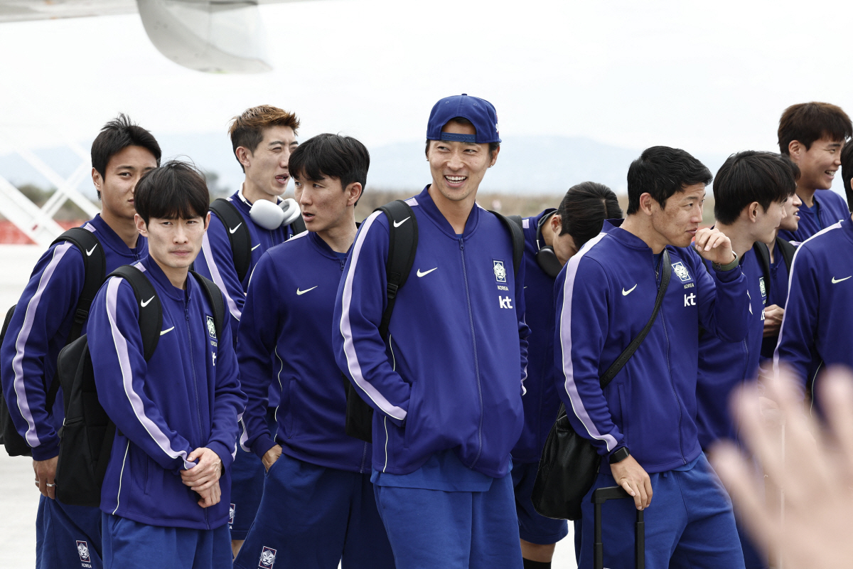 Korea Republic's players arrive at the Guadalajara International Airport Miguel Hidalgo on the outskirts of Guadalajara, Mexico on June 5, 2026, ahead of the FIFA 2026 World Cup football tournament. (Photo by Ulises Ruiz / AFP)