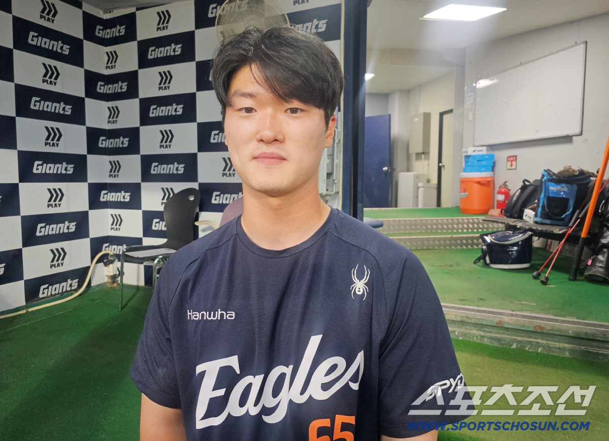 경기 후 취재진과 인터뷰하는 유민. 부산=이종서 기자