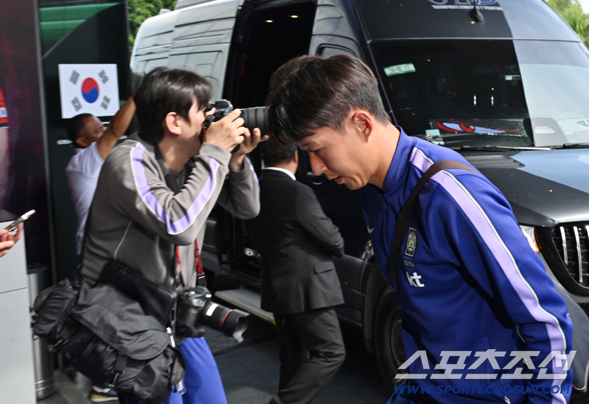 대한민국 월드컵 대표팀 손흥민이 6일(한국시각) 멕시코 과달라하라 시내의 한 호텔로 들어서고 있다. 과달라하라(멕시코)=허상욱 기자 wook@sportschosun.com/2026.06.06/