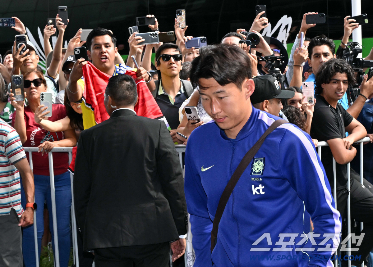 대한민국 월드컵 대표팀 손흥민이 6일(한국시각) 멕시코 과달라하라 시내의 한 호텔로 들어서고 있다. 과달라하라(멕시코)=허상욱 기자 wook@sportschosun.com/2026.06.06/