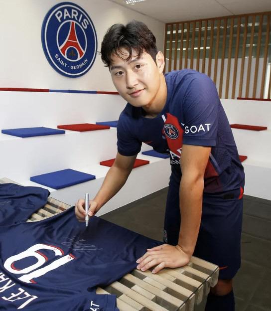 PSG 회장님 감사합니다! 이강인 드디어 '이적 요청', 韓 축구 넘어 빅클럽 에이스 등극 임박..."구단주 특별 가격 제시, 현재 협상 진행 중"