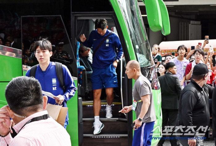 [과달라하라 ON]'홍명보호, 조 1위 피하는 게 상책?'…32강 후보지 멕시코시티서 점점 거세지는 시위, "최루탄까지 터졌다→도로 마비"