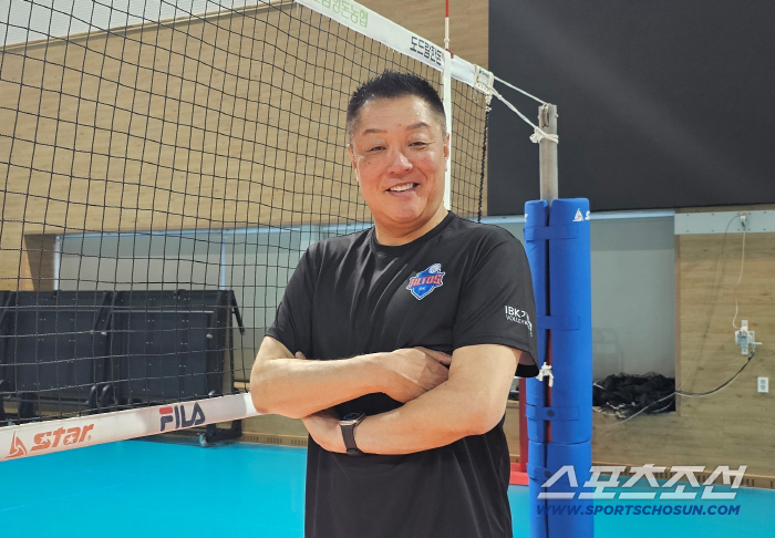 14년전 런던서 '김연경 세대' 좌절시킨 남자, 기업은행 지휘봉 잡고 첫인사 "공감·소통하는 지도자 되겠다" [인터뷰]