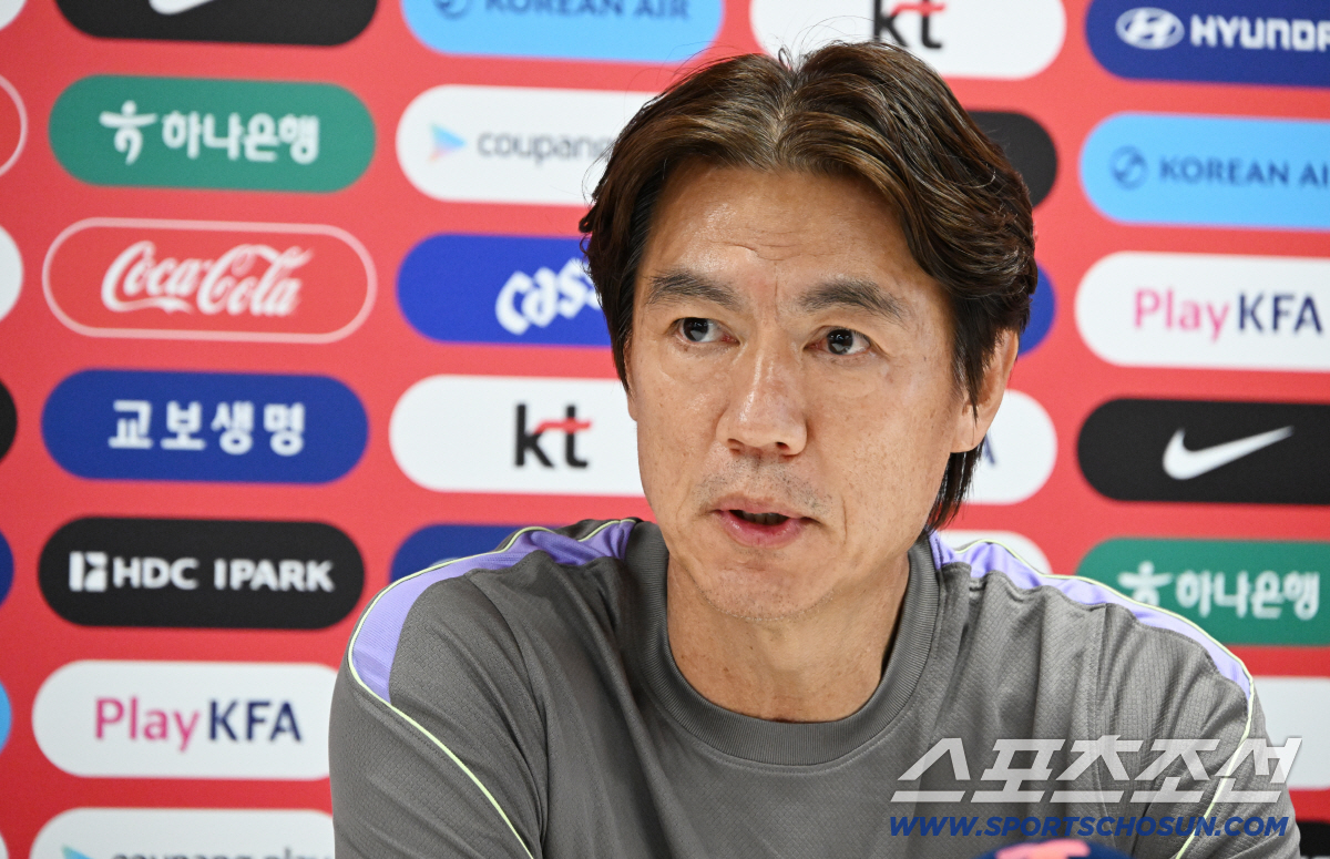 7일(한국시각) 멕시코 과달라하라의 대표팀 베이스캠프 훈련장인 치바스 베르데 바예에서 진행된 대한민국 월드컵 대표팀의 공식 훈련, 홍명보 감독이 기자회견을 하고 있다. 과달라하라(멕시코)=허상욱 기자 wook@sportschosun.com/2026.06.07/