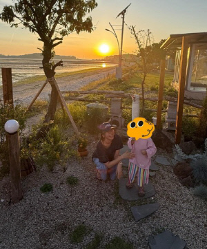 손예진, '현빈♥' 닮아 벌써 길쭉길쭉한 아들 공개…스티커 뚫고 나오는 우월 유전자