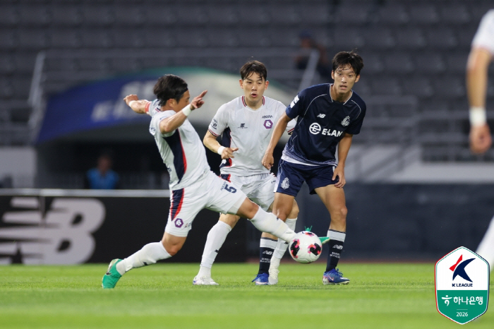 '가르시아 극장골' 충북청주, 14경기 만에 첫 승...이랜드에 2-1 역전승[현장 리뷰]