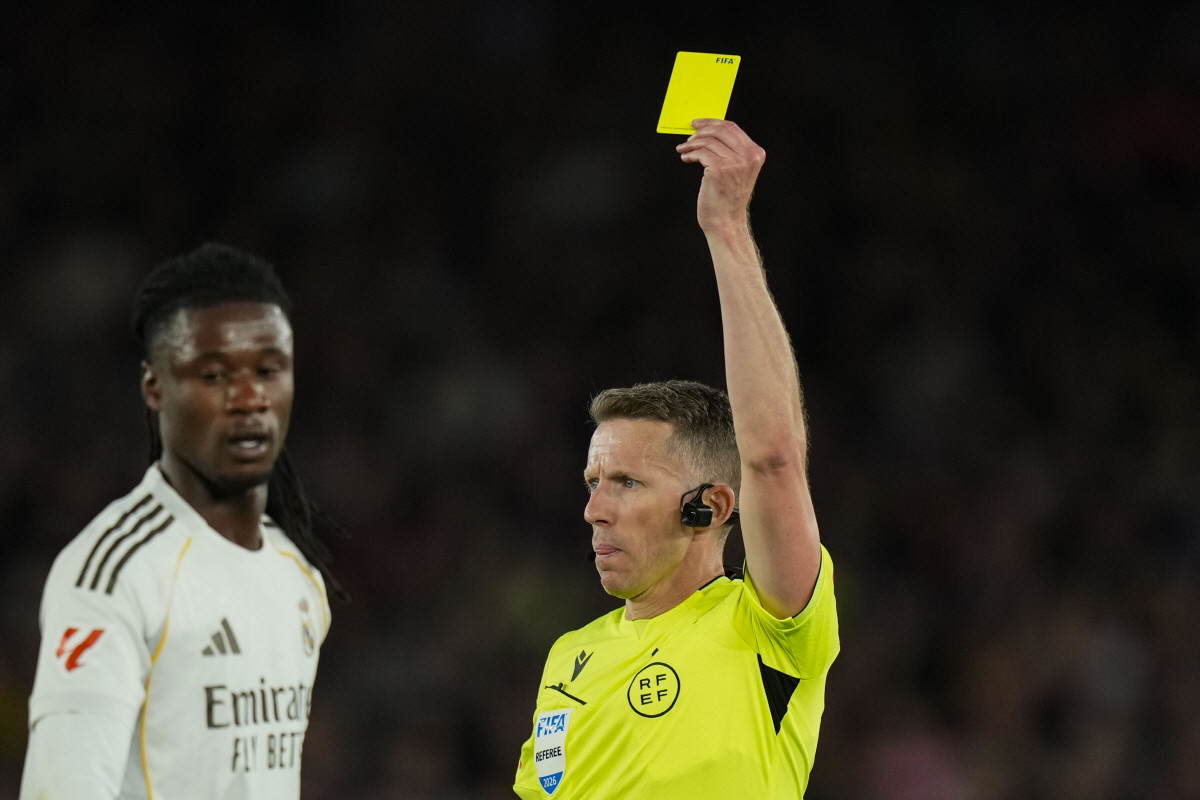 epa12946379 Referee Alejandro Hernandez Hernandez shows a yellow card to Real Madrid's Eduardo Camavinga (L) during the Spanish LaLiga soccer match between FC Barcelona and Real Madrid, in Barcelona, Spain, 10 May 2026. EPA/SIU WU