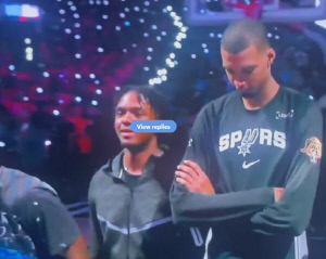 데이본 제퍼슨 '애국가 스트레칭'. 2026년 버전, NBA 파이널에 등장했다. 장본인은 빅터 웸반야마. 사후 대처는 달랐다