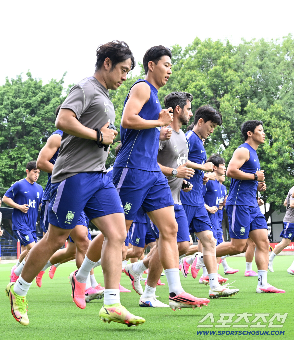 8일(한국시각) 멕시코 과달라하라 인근 사포판 월드컵대표팀 베이스캠프 훈련장 치바스 베르데 바예에서 진행된 대한민국 월드컵 대표팀의 공식 훈련, 선수들이 훈련 전 러닝을 하고 있다. 사포판(멕시코)=허상욱 기자 wook@sportschosun.com/2026.06.08/