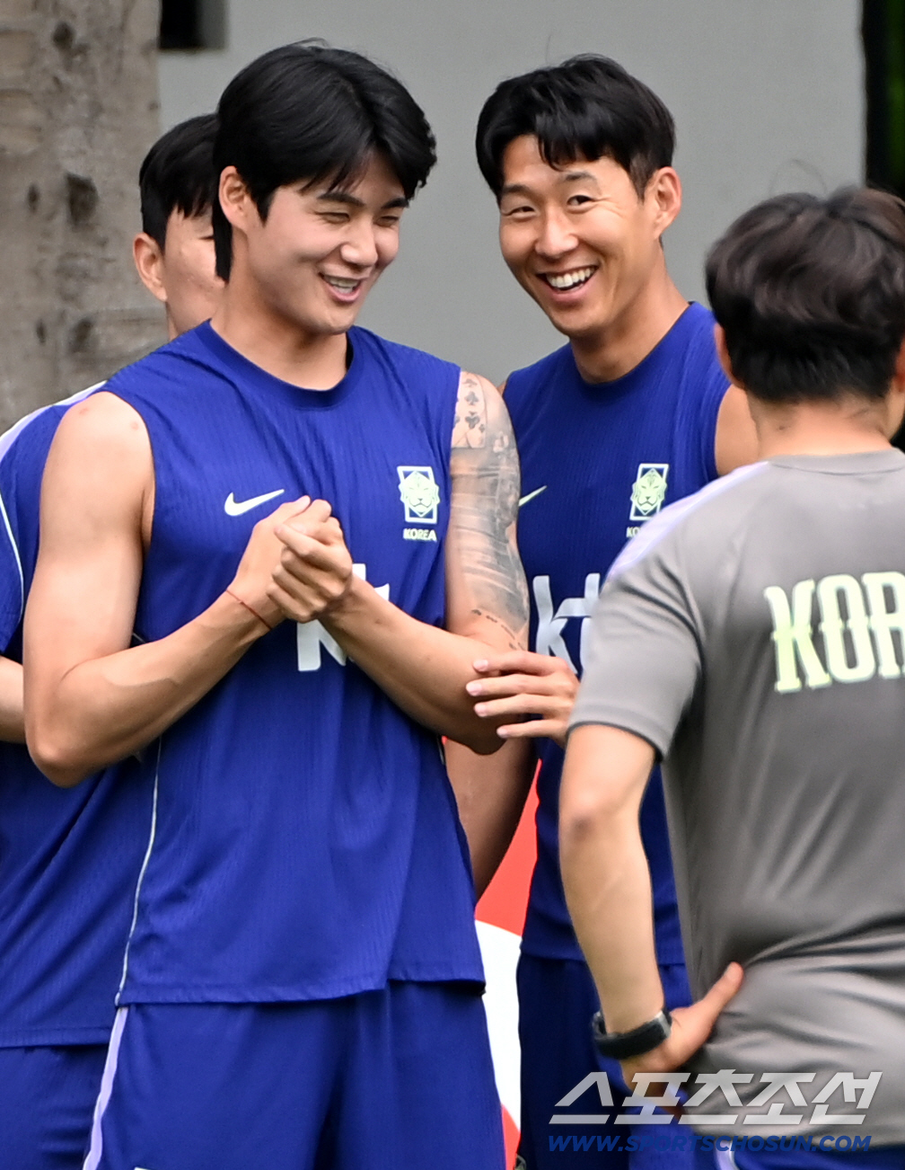 설영우의 갑작스런 기습에 당황한 손흥민