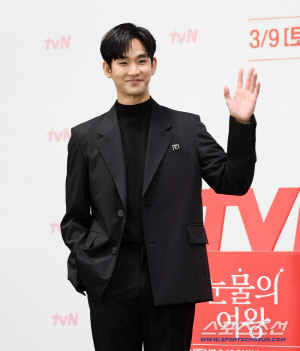 김수현, 1년 만에 광고로 먼저 돌아온다…논란 이후 첫 공식 스케줄