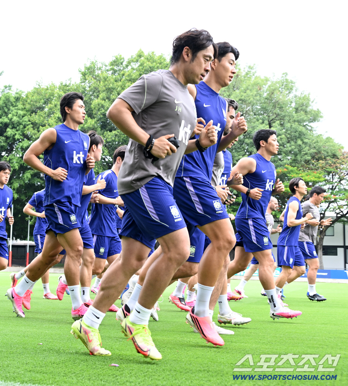 8일(한국시각) 멕시코 과달라하라 인근 사포판 월드컵대표팀 베이스캠프 훈련장 치바스 베르데 바예에서 진행된 대한민국 월드컵 대표팀의 공식 훈련, 선수들이 훈련 전 러닝을 하고 있다. 사포판(멕시코)=허상욱 기자 wook@sportschosun.com/2026.06.08/