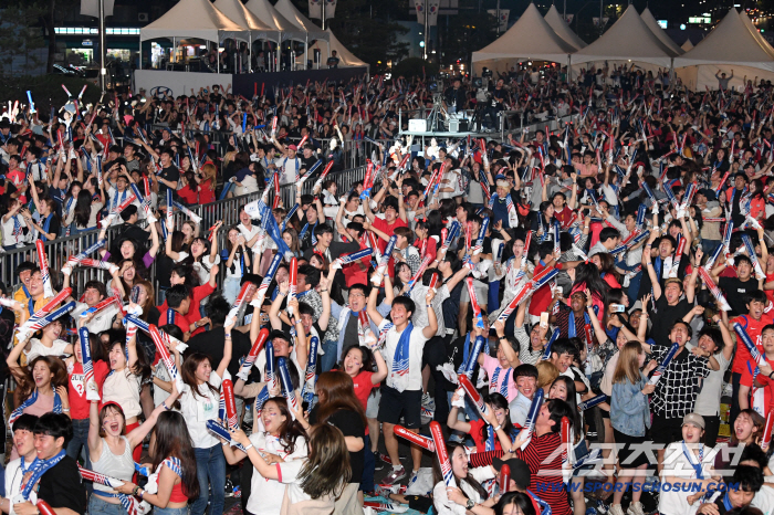 [오피셜]"붉은악마 다시 물결" KFA, 12일→19일→25일 서울 광화문광장 월드컵 거리응원 개최