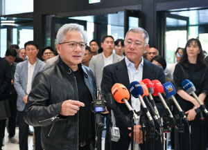 젠슨 황 "지금이 현대차의 시간"...AI·모빌리티 협력 강조