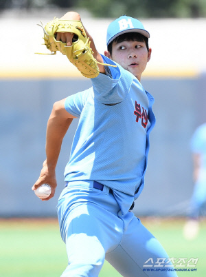 'ML 대신 KBO' 전체 1순위 유력! 10개 구단 스카우트 앞에 공 던진다…고교 VS 대학 라인업 전격 공개