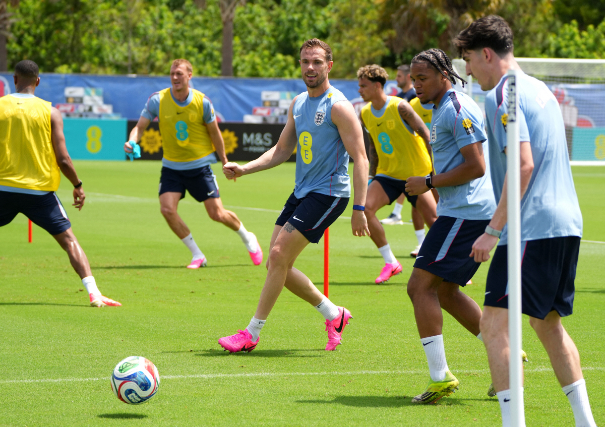 Soccer Football - International Friendly - England Training - The Gardens North County District Park, Palm Beach Gardens, Florida, U.S. - June 2, 2026 England's Jordan Henderson, Rio Ngumoha and Tino Livramento during training IMAGN IMAGES via Reuters/Jim Rassol