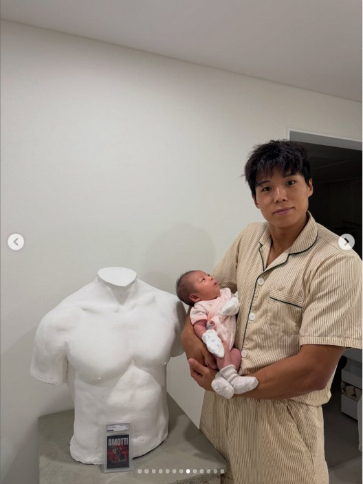 ‘피지컬:100’ 아모띠, 아빠 됐다···신생아 공개에 김동현·이시언 축하 행렬