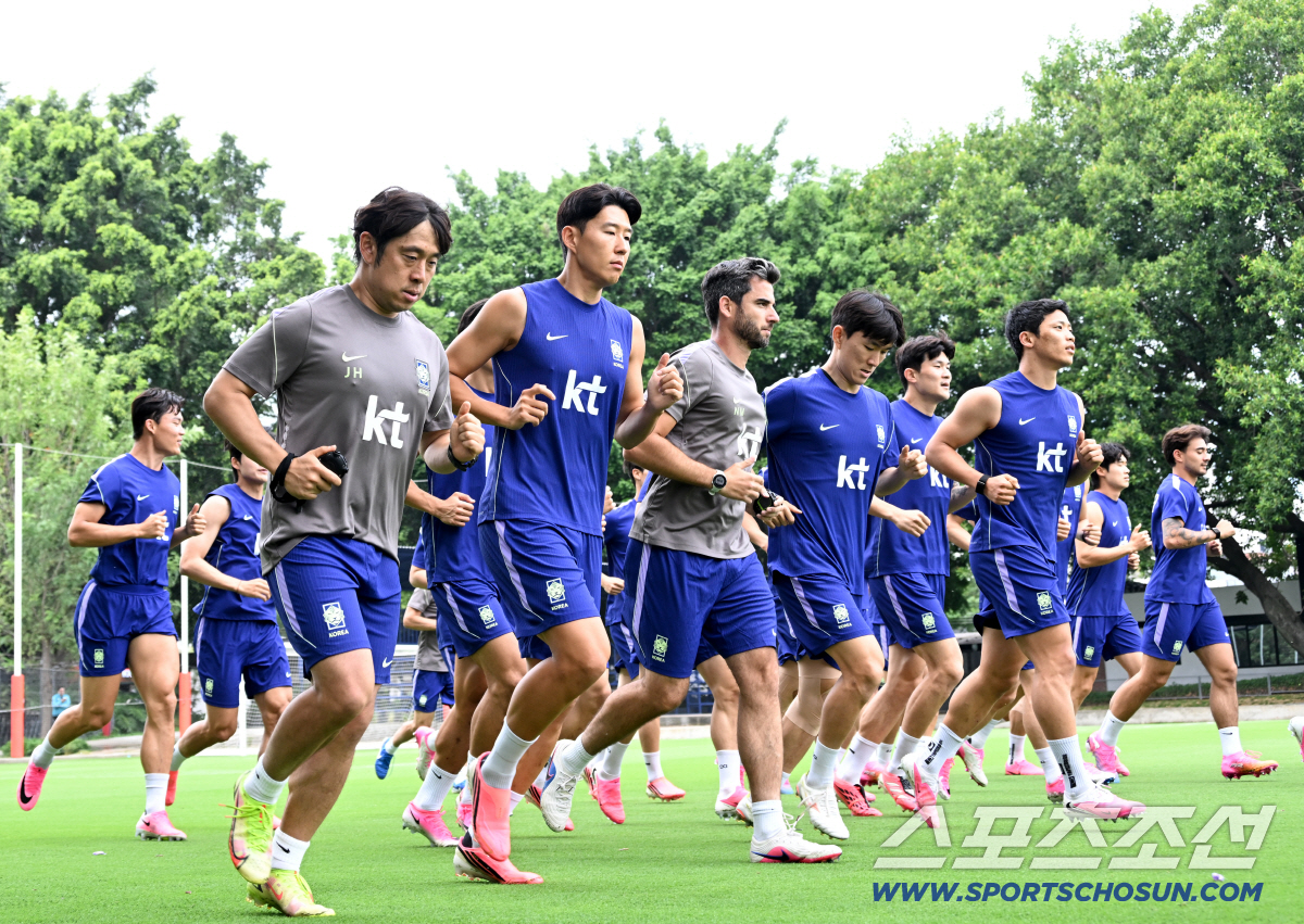 8일(한국시각) 멕시코 과달라하라 인근 사포판 월드컵대표팀 베이스캠프 훈련장 치바스 베르데 바예에서 진행된 대한민국 월드컵 대표팀의 공식 훈련, 선수들이 훈련 전 러닝을 하고 있다. 사포판(멕시코)=허상욱 기자 wook@sportschosun.com/2026.06.08/