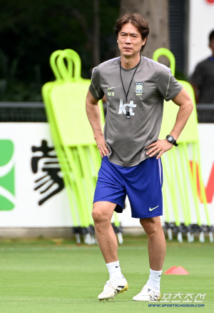 [과달라하라 ON]"홍명보, 월드컵 7번째 참가" FIFA도 주목한 '위업' …A조 감독 열전, 결국 홍-아기레 '2파전' 예상