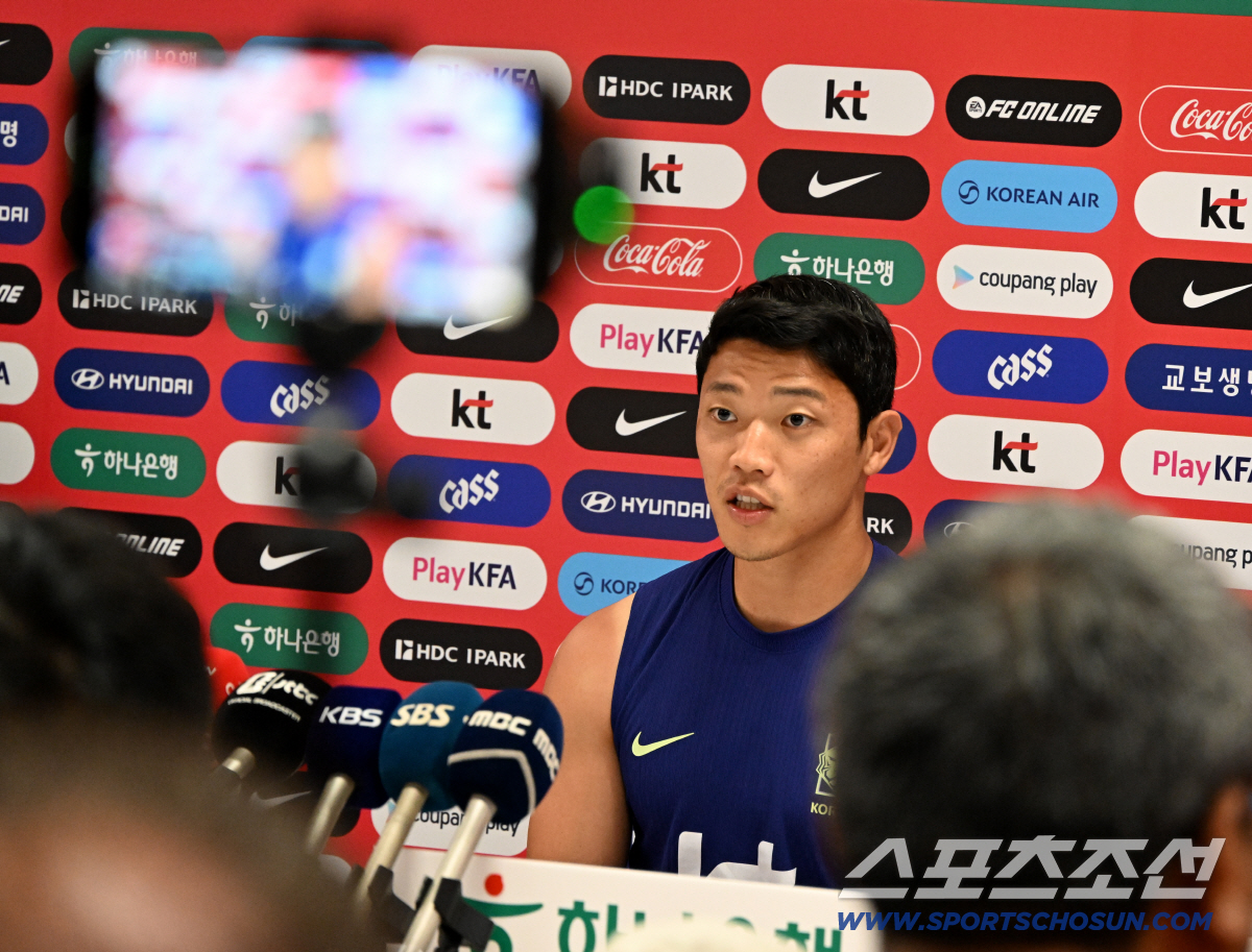 9일(한국시각) 멕시코 과달라하라 인근 사포판 월드컵대표팀 베이스캠프 훈련장 치바스 베르데 바예에서 진행된 대한민국 월드컵 대표팀의 공식 훈련. 황희찬이 인터뷰를 하고 있다. 사포판(멕시코)=허상욱 기자 wook@sportschosun.com/2026.06.09/