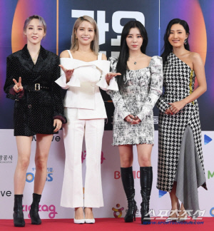 마마무, 에어백 터진 교통사고에도 '위약금 3배' 때문에 행사 강행 "죽은 줄 알았다"