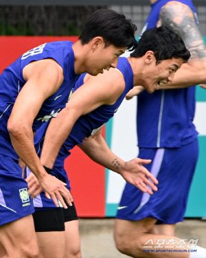 '이 둘 막을 수 있어?' 손흥민·황희찬 전력질주…보는 것만으로 짜릿[사포판 현장]