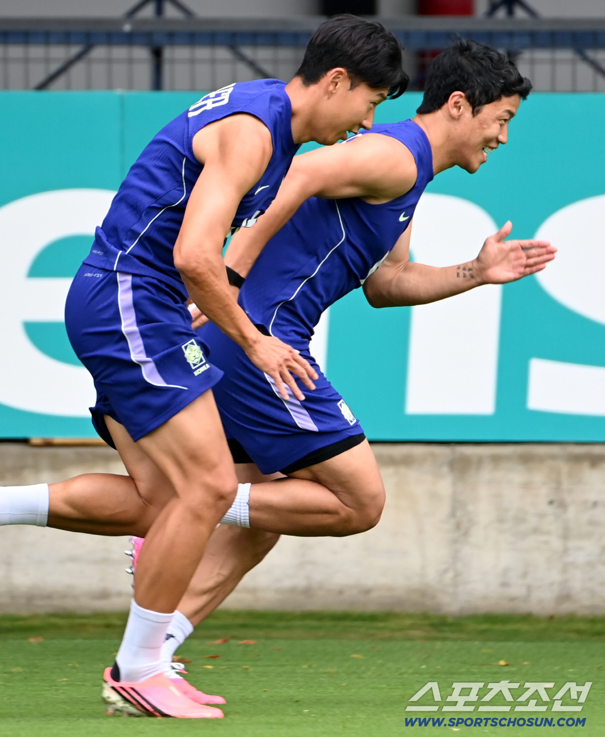 9일(한국시각) 멕시코 과달라하라 인근 사포판 월드컵대표팀 베이스캠프 훈련장 치바스 베르데 바예에서 진행된 대한민국 월드컵 대표팀의 공식 훈련. 손흥민 황희찬이 질주하고 있다. 사포판(멕시코)=허상욱 기자 wook@sportschosun.com/2026.06.09/