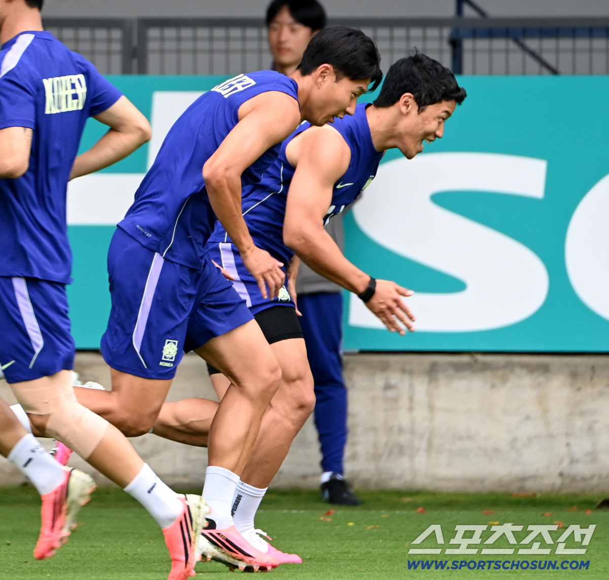 9일(한국시각) 멕시코 과달라하라 인근 사포판 월드컵대표팀 베이스캠프 훈련장 치바스 베르데 바예에서 진행된 대한민국 월드컵 대표팀의 공식 훈련. 손흥민 황희찬이 질주하고 있다. 사포판(멕시코)=허상욱 기자 wook@sportschosun.com/2026.06.09/