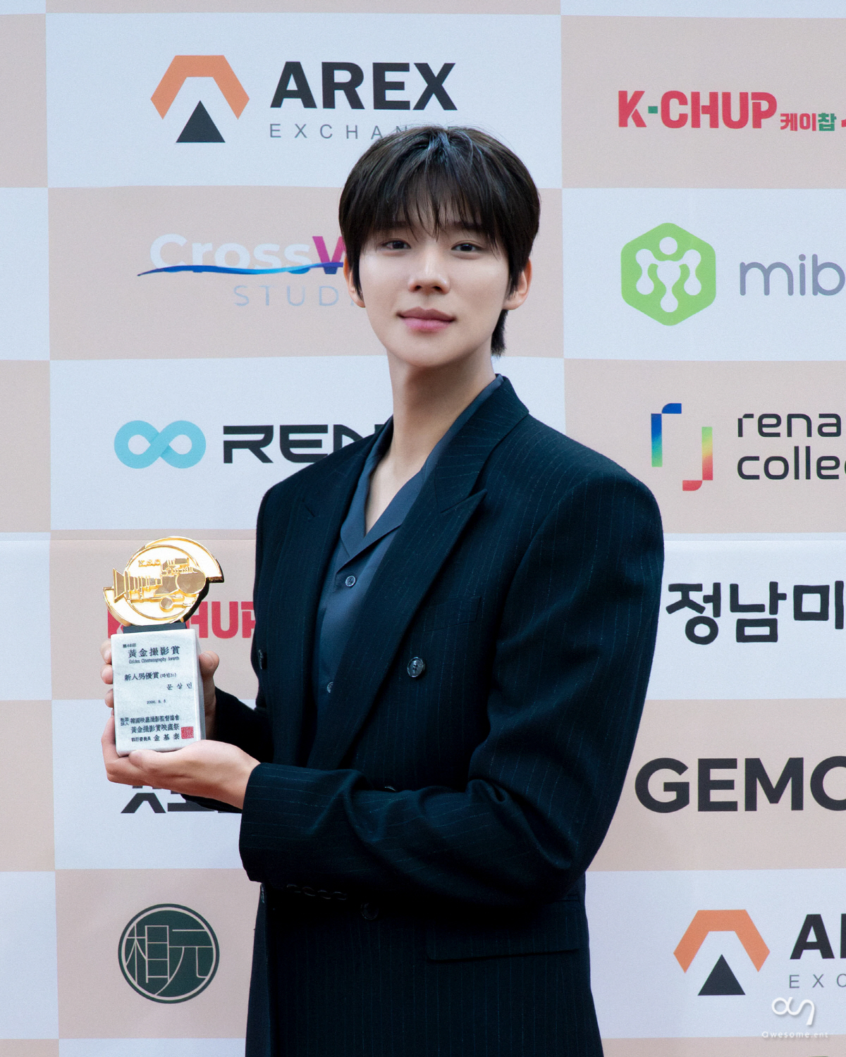 '대세 문짝남' 문상민, 인생캐 만든 '파반느'로 황금촬영상 신인남우상 수상