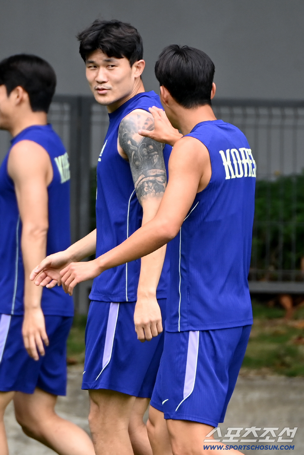 9일(한국시각) 멕시코 과달라하라 인근 사포판 월드컵대표팀 베이스캠프 훈련장 치바스 베르데 바예에서 진행된 대한민국 월드컵 대표팀의 공식 훈련. 김민재와 손흥민이 이야기를 나누고 있다. 사포판(멕시코)=허상욱 기자 wook@sportschosun.com/2026.06.09/
