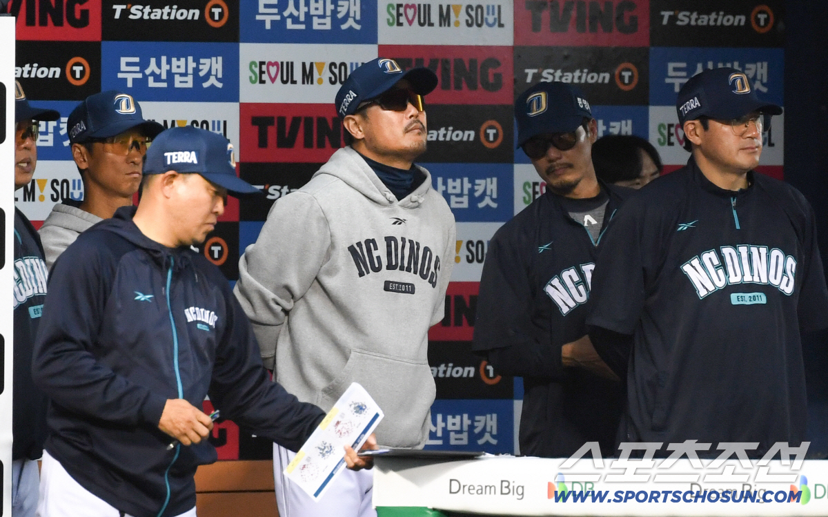 19일 잠실구장에서 열린 두산과 NC의 경기. NC 이호준 감독이 경기를 지켜보고 있다. 잠실=박재만 기자 pjm@sportschosun.com/2026.05.19/