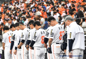 한화, 한화에어로 폭발 사고 희생자 추모…근조 리본 달고 뛴다