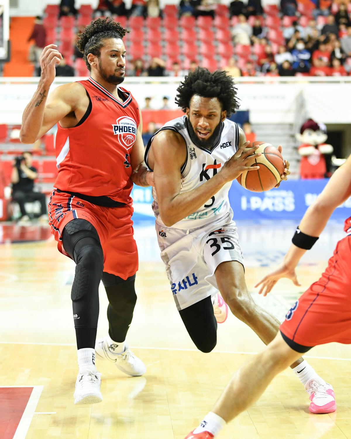 현대모비스 시절 KT 패리스 배스와 맞대결 장면. 사진제공=KBL