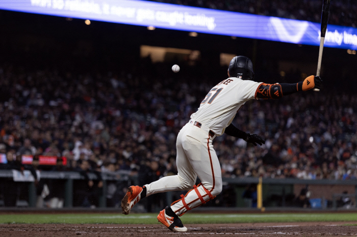 '미쳤다 이정후' MLB 타격 2위 → 73년만의 대기록 세웠다! "1953년 이후 처음"