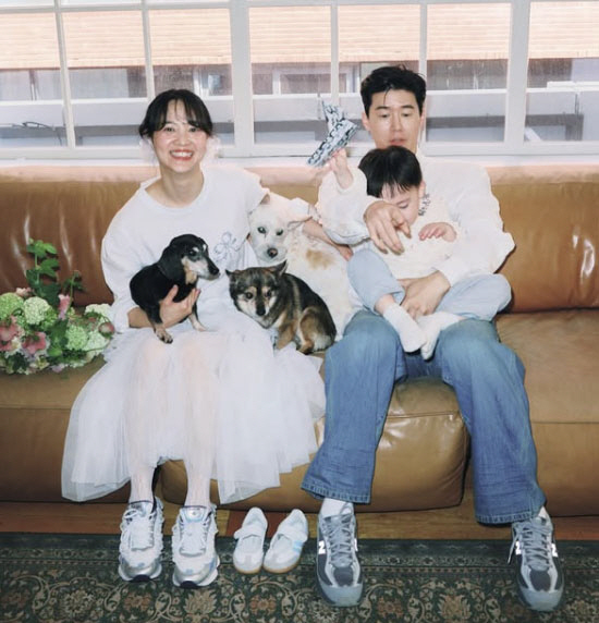 '윤승아♥' 김무열, 결혼 11년 차 인데…"子 유치원에 우리만 가족 사진 없었다"