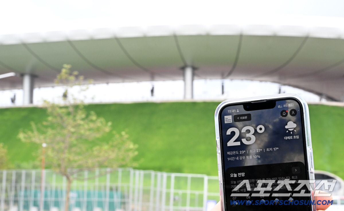 10일(한국시각) 대한민국 월드컵 대표팀의 2026 북중미 월드컵 체코전과 멕시코전이 열릴 멕시코 과달라하라 인근 사포판의 에스타디오 과달라하라의 모습. 현재기온이 23도를 가리키고 있다. 사포판(멕시코)=허상욱 기자 wook@sportschosun.com/2026.06.10/