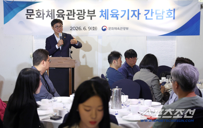 '2002 월드컵 페이지' 만든 최휘영 문체부 장관의 홍명보호 예상 성적... "체코전 D-2, 태극전사 향한 국민적 응원 필요한 때!"