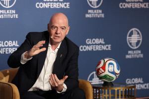 "FIFA 월드컵 통제력 상실" 논란, 논란, 또 논란…英 BBC, 앞뒤 다른 인판티노 회장에 직격탄