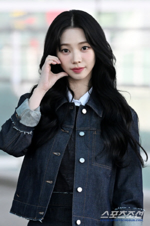 카리나, 출국길 '인상 팍' 쓴 사진 확산에 "알레르기 때문에 속상해"
