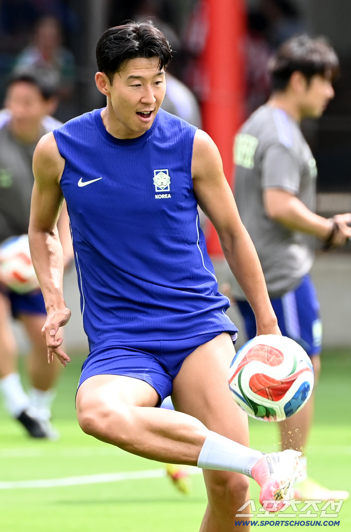 7일(한국시각) 멕시코 과달라하라 인근 사포판에 위치한 월드컵대표팀 베이스캠프 훈련장인 치바스 베르데 바예에서 진행된 대한민국 월드컵 대표팀의 공식 훈련, 손흥민이 패스를 하고 있다. 사포판(멕시코)=허상욱 기자 wook@sportschosun.com/2026.06.07/