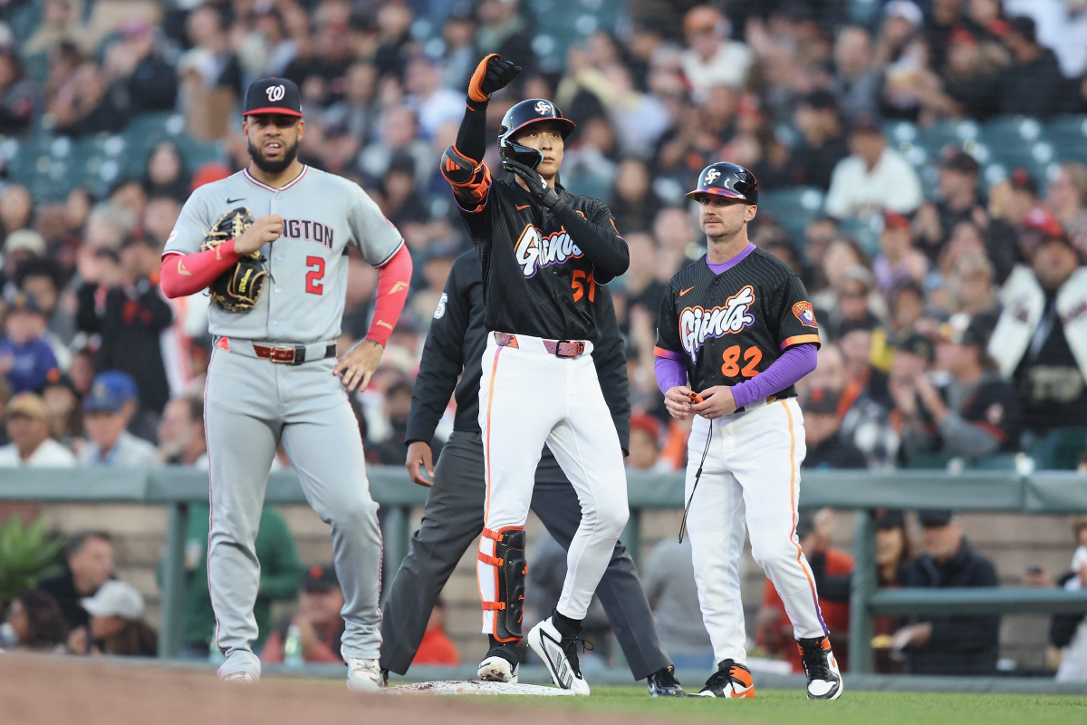 SAN FRANCISCO, CALIFORNIA - JUNE 09: Jung Hoo Lee #51 of the San Francisco Giants reacts after hitting a single in the bottom of the third inning against the Washington Nationals at Oracle Park on June 09, 2026 in San Francisco, California. Lachlan Cunningham/Getty Images/AFP (Photo by Lachlan Cunningham / GETTY IMAGES NORTH AMERICA / Getty Images via AFP)