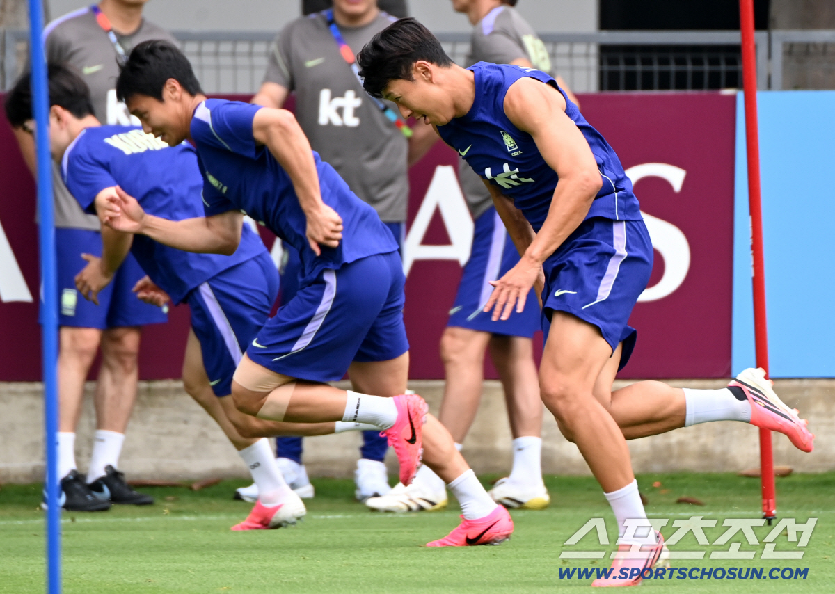 9일(한국시각) 멕시코 과달라하라 인근 사포판 월드컵대표팀 베이스캠프 훈련장 치바스 베르데 바예에서 진행된 대한민국 월드컵 대표팀의 공식 훈련. 손흥민 백승호가 훈련을 펼치고 있다. 사포판(멕시코)=허상욱 기자 wook@sportschosun.com/2026.06.09/