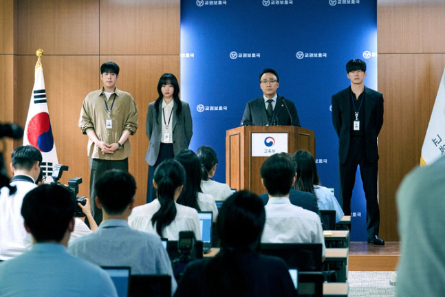 "김무열 액션='존 윅' 클라스"...美포브스, '참교육' 올 최고 드라마 극찬