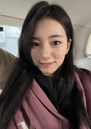 [청룡랭킹] 수지, 김혜윤 턱밑 추격, 6월 왕좌 향한 '역대급 대혼전'