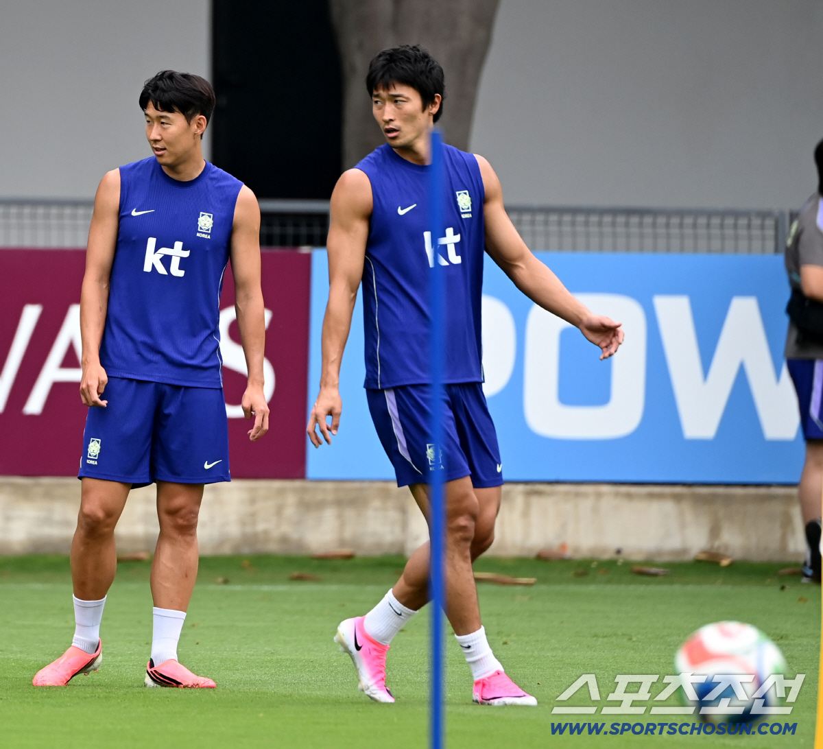 9일(한국시각) 멕시코 과달라하라 인근 사포판 월드컵대표팀 베이스캠프 훈련장 치바스 베르데 바예에서 진행된 대한민국 월드컵 대표팀의 공식 훈련. 손흥민과 조규성이 훈련을 펼치고 있다. 사포판(멕시코)=허상욱 기자 wook@sportschosun.com/2026.06.09/