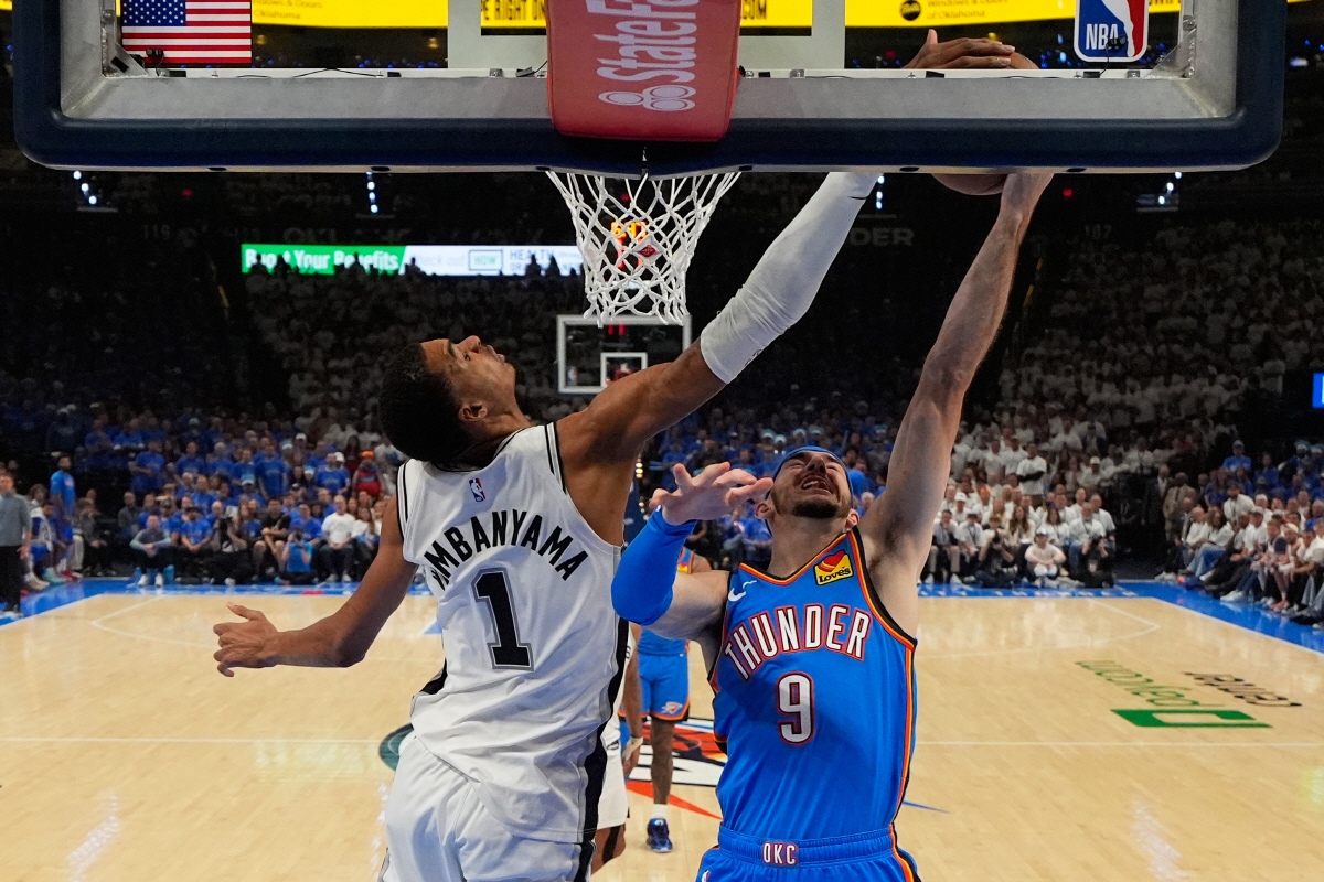 무톰보 소환한 '외계인' 빅터 웸반야마. 70개 돌파! NBA 역대 PO 첫 출전선수 최다 블록슛