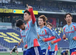 '엔도'의 한숨 쉰 일본. 사무라이 재팬의 심장이 돌아온다. 리버풀 엔도 대표팀 첫 정상훈련 소화. 日 매체 '엔도 월드컵 정상출전 가능'