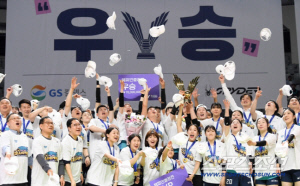 '역대급' 우승 주역이 물통을 나른다고?…단양에서 재확인한 GS칼텍스 진짜 무기