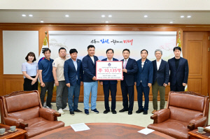 "축구팬 마음 모였다" 김천 시민구단 전환, 1만명 지지 서명…재선 성공 배낙호 구단주에 염원 전달