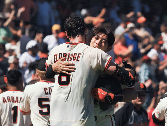 "이정후 욕해서 미안해" 폭발하는 방망이에 돌아선 팬심…MLB의 '괴물 타자 톱2' 자리 유지→18G 연속 안타 대업